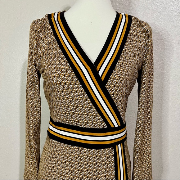 Michael Kors Faux Wrap Border Print Midi Dress - Picture 11 of 13